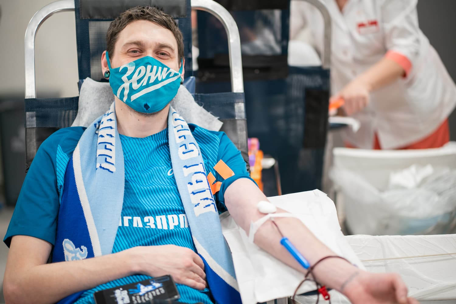 Совместная акция ЦРДКМ с ФК «Зенит» и Городской станцией переливания крови «Месяц донора». Фото: Сабина Наджафова для свет.дети. Фотография 3